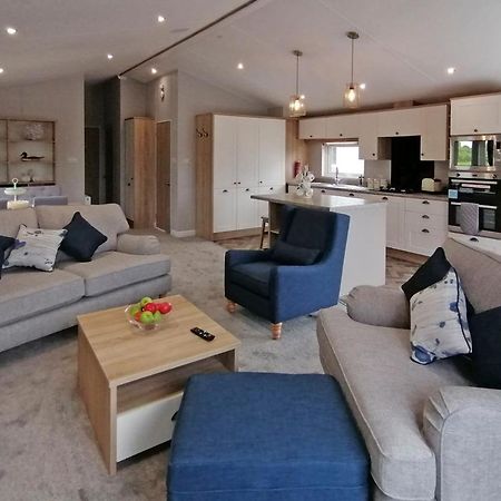 The Springs Lakeside Holiday Park Fladbury 外观 照片