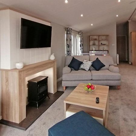 The Springs Lakeside Holiday Park Fladbury 外观 照片