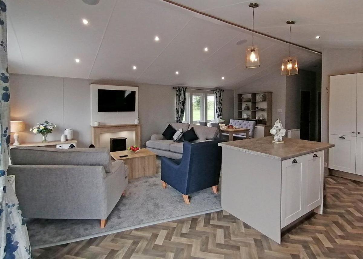 The Springs Lakeside Holiday Park Fladbury 外观 照片