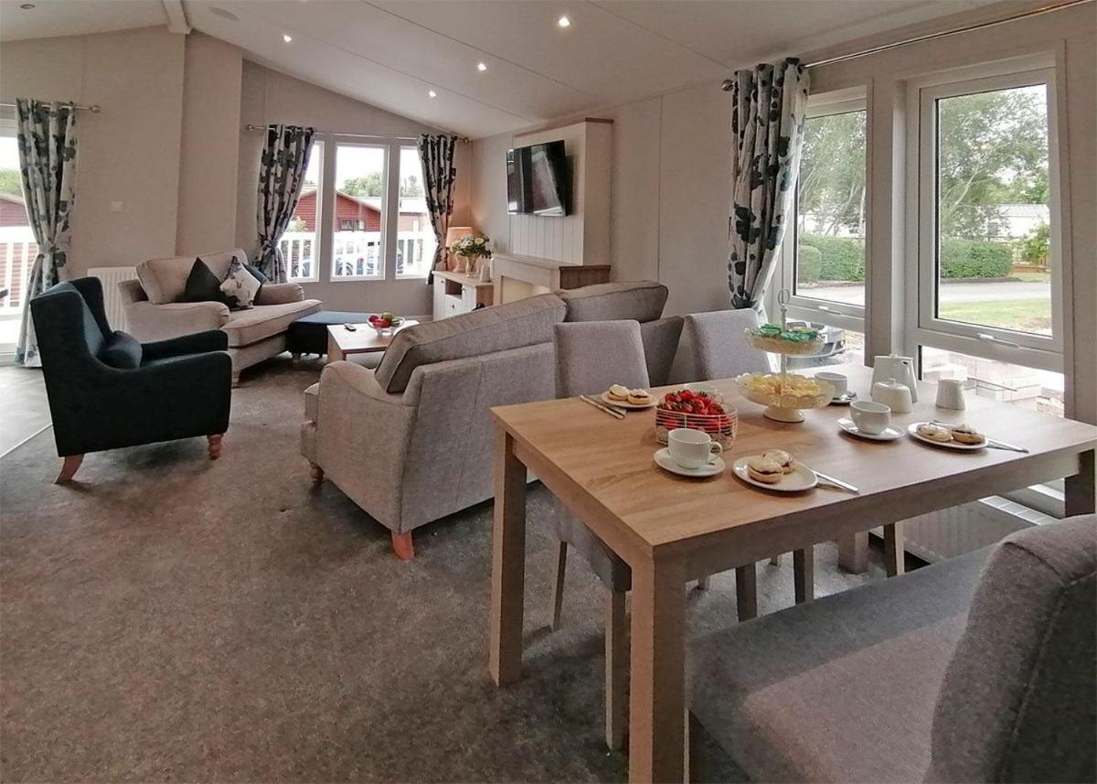 The Springs Lakeside Holiday Park Fladbury 外观 照片