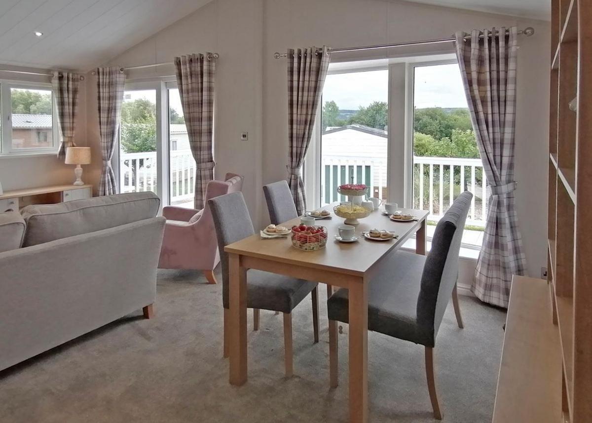 The Springs Lakeside Holiday Park Fladbury 外观 照片