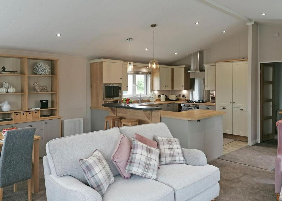 The Springs Lakeside Holiday Park Fladbury 外观 照片