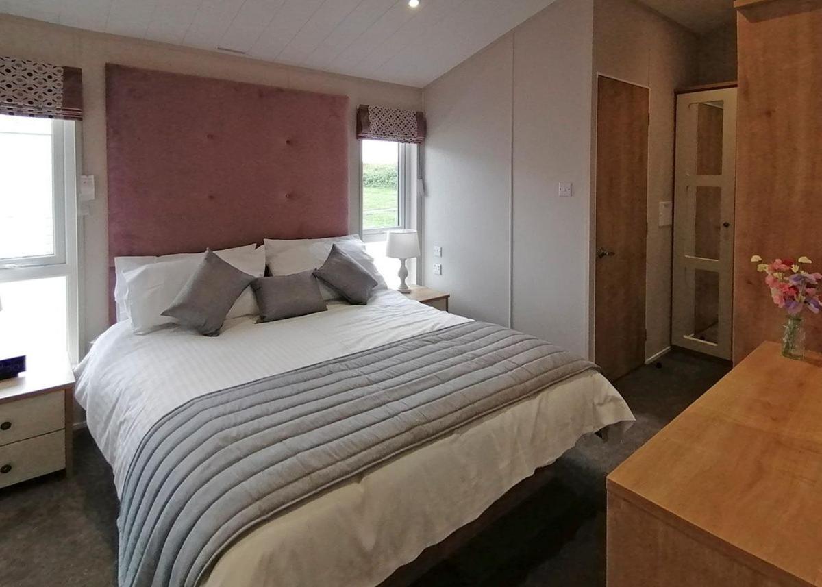 The Springs Lakeside Holiday Park Fladbury 外观 照片