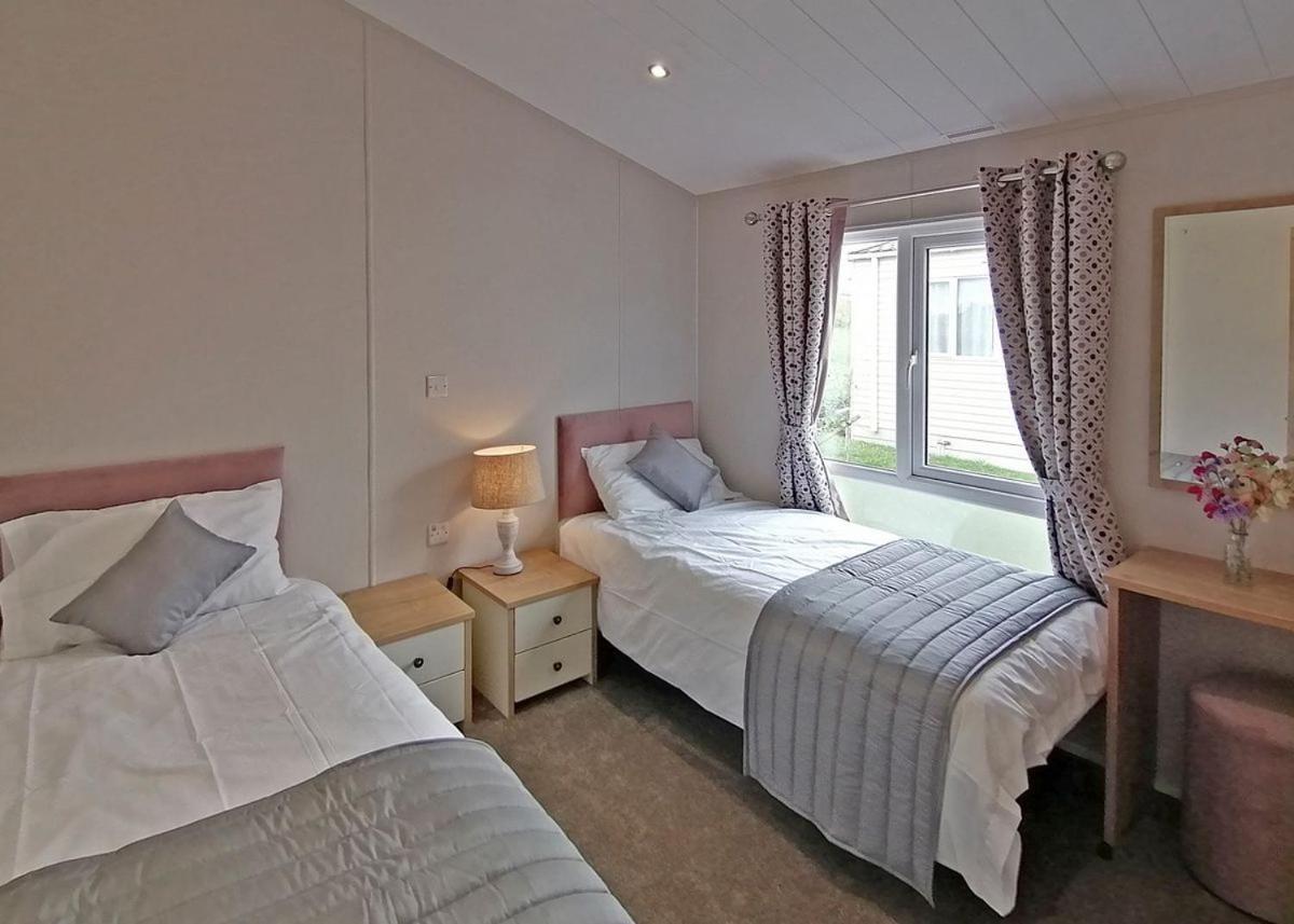 The Springs Lakeside Holiday Park Fladbury 外观 照片