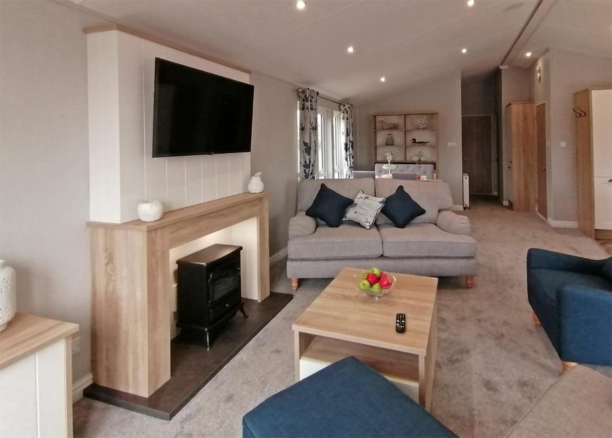 The Springs Lakeside Holiday Park Fladbury 外观 照片