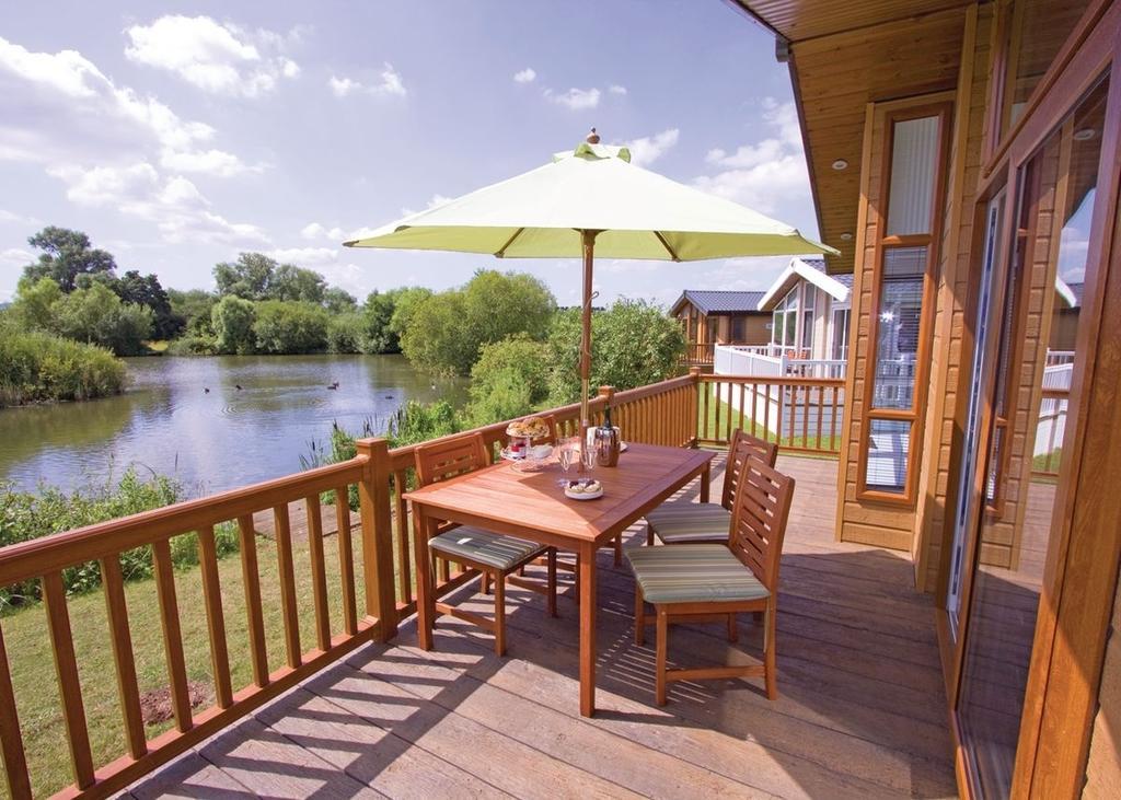 The Springs Lakeside Holiday Park Fladbury 客房 照片